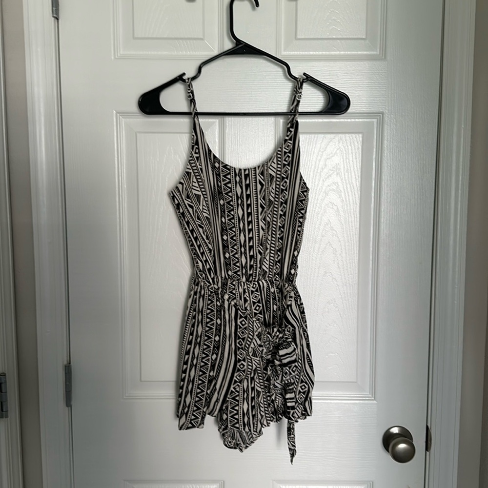 FASHION NOVA BLACK AND CREAM ROMPER